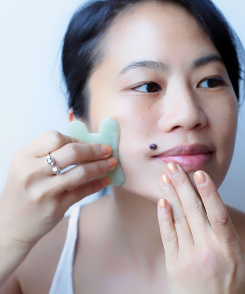 A Natural Facelift? Try Out The Latest Trend - Gua Sha